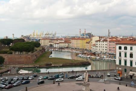 Apartmán Mansarda Pieno Centro Livorno Exteriér fotografie